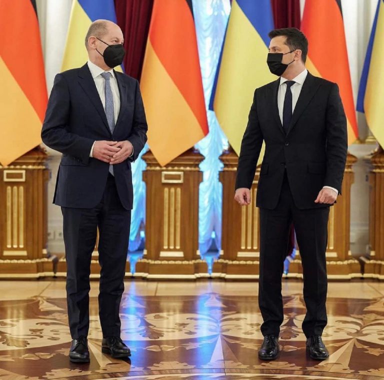 Ucraina, gata să acorde autonomie regiunilor separatiste Donețk și Lugansk! Cancelarul Germaniei, Olaf Scholz, avocatul Rusiei în negocierile de la Kiev