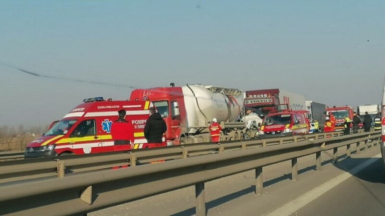 Accident grav pe A1, pe sensul către București. S-a chemat un elicopter SMURD