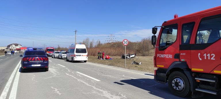 UPDATE O mașină s-a răsturnat, rănind grav un spectator. Accidentul, la un concurs de raliu în Brașov