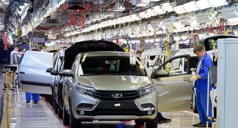 Cum îl „sancționează” Franța pe Putin / Renault reia producția în Rusia