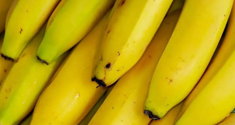 Alertă ANSVSA – Banane cu pesticide vândute de Kaufland, înghețată Twix și Bounty cu substanță cancerigenă