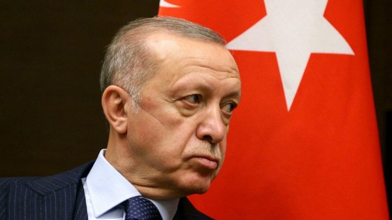 „Nu-mi pot lăsa poporul să înghețe iarna” / Erdogan trece de partea lui Putin