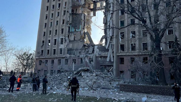 RĂZBOI ÎN UCRAINA. Rusia bombardează fără încetare chiar în ziua negocierilor cu Kievul