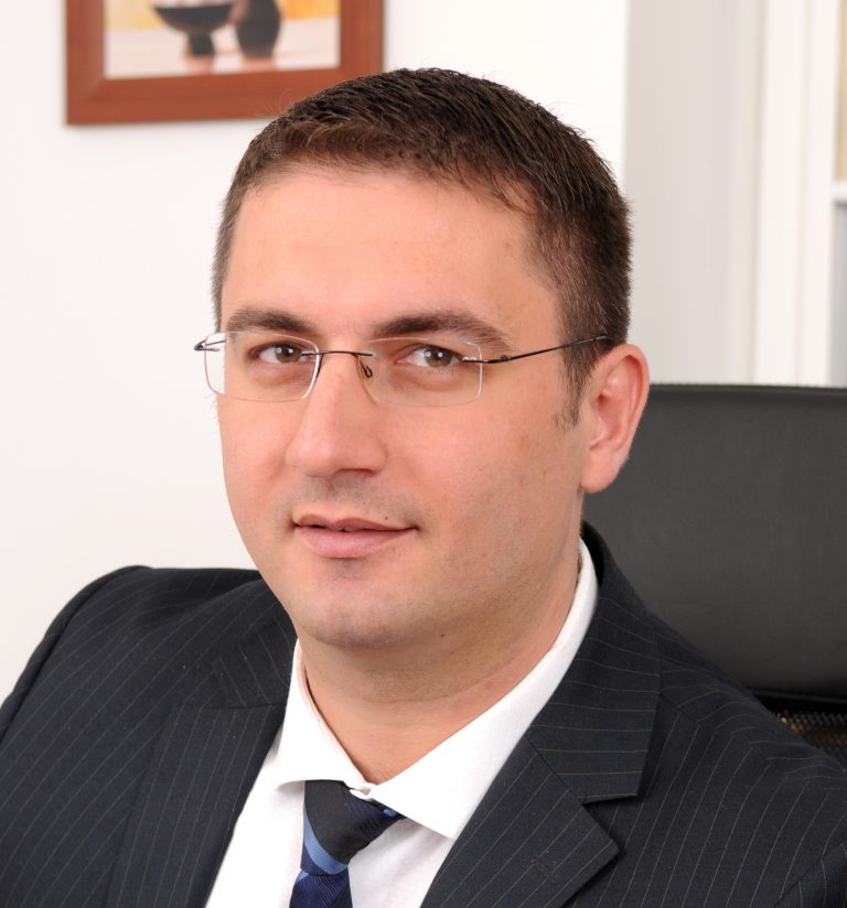 COTAR: Roșu de la Omniasig îi trimite pe plătitorii RCA după covrigi