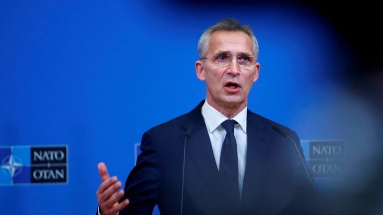 RĂZBOI ÎN UCRAINA. NATO înființează patru noi grupuri de luptă, unul în România