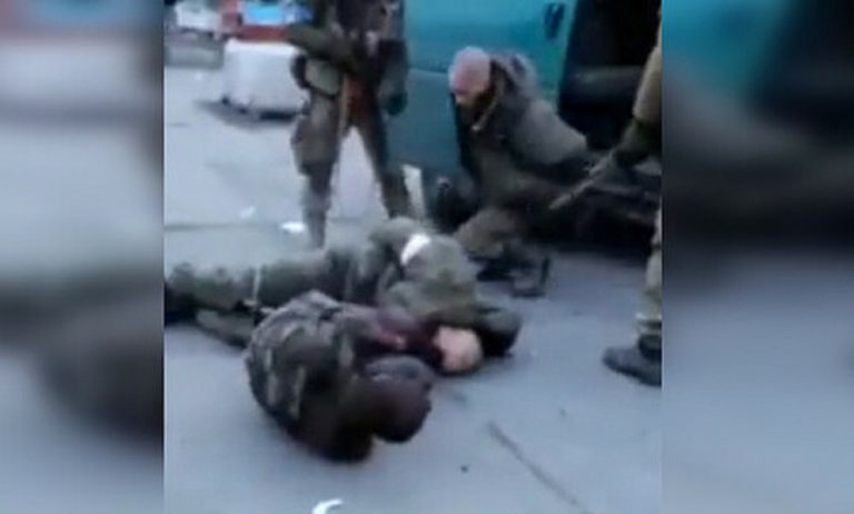 RĂZBOI ÎN UCRAINA. Prizonieri ruși împușcați de soldații ucraineni / Ce reacție a avut Kievul (VIDEO)