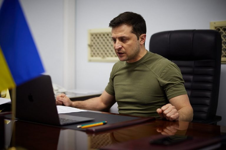 RĂZBOI ÎN UCRAINA. Zelenski, gata să negocieze cu Putin / Referendum pentru Crimeea și Donbas în plin război