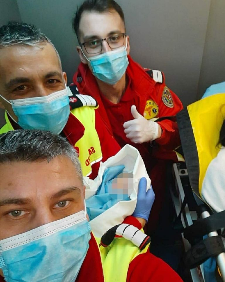 Caz inedit în România! Gemeni născuți în locuri diferite. De ce e povestea cu adevărat surprinzătoare!