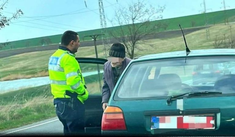 Au rămas mască! Ce s-a întâmplat după ce polițiștii au tras pe dreapta o mașină condusă de un bărbat de 91 de ani!