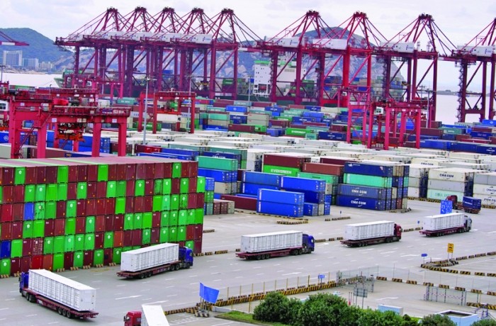 Crize suprapuse: Covid, război și comerț global