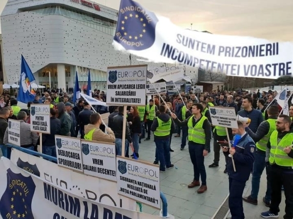Țeapa țepelor. Majorarea salariilor polițiștilor, amânată pentru 2023