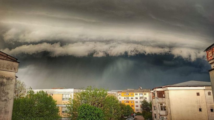 social New meaning Indomitable Imagini uluitoare surprinse în România, înaintea unei furtuni – FOTO |  Ziarul National
