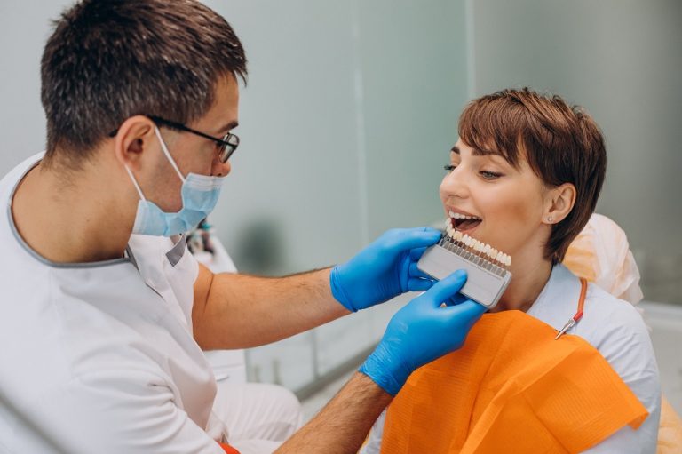 90% din pacienti raporteaza o stare emotionala mai buna dupa inserarea unui implant dentar