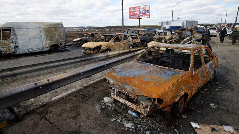 RĂZBOI ÎN UCRAINA. Moscova acuză Kievul că „pune în scenă” imagini cu civili morți