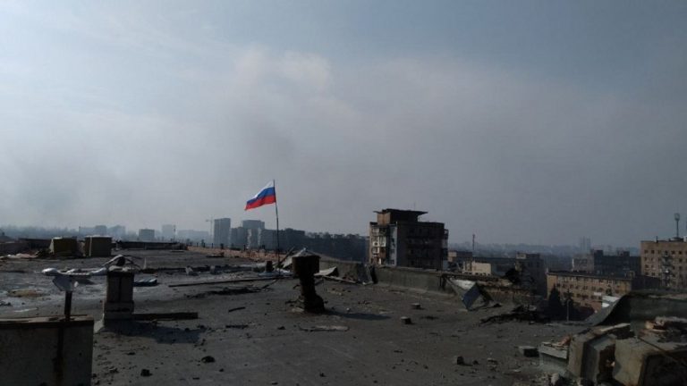 RĂZBOI ÎN UCRAINA. Armata anunță „bătălia finală” pentru Mariupol / Militarii îl critică pe Zelenski că i-a abandonat