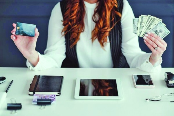 Trucurile influencerilor de pe rețelele sociale, o afacere de 20 de miliarde de dolari