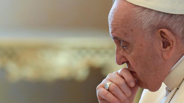 Papa Francisc spulberă propaganda Occidentului! „Poate că lătratul NATO la ușa Rusiei…”