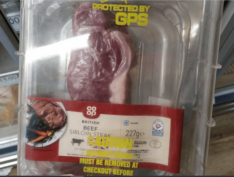 Criză alimentară peste tot. Magazinele pun GPS pe caserolele cu carne / Oamenii fură mâncare din rafturi