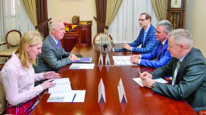logsdon-krasnoselski-696x391 - Ziarul National