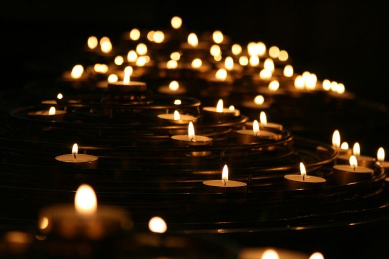Cum intocmeste o firma de pompe funebre din sectorul 1 pachetele pentru pomana si parastas?