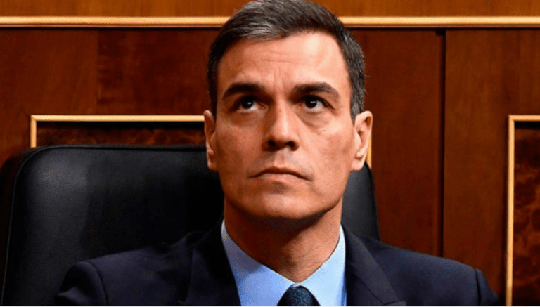 Telefoanele premierului și ministrului Apărării, spionate masiv. Anunț de ultimă oră al guvernului