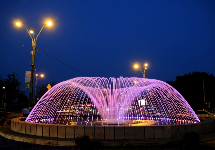 Spectacol de lumină oferit de artezienele din sectorul 4