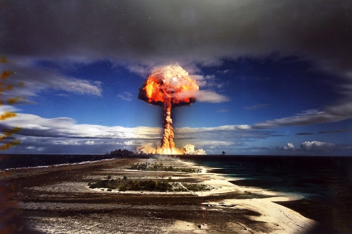 Are nevoie Europa de propriul arsenal nuclear –  sau peticește „umbrela americană”?