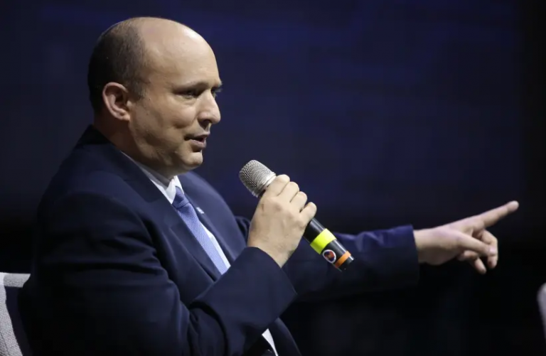 „Dacă vă puneți cu Israel, veți plăti prețul”. Naftali Bennett amenință Iranul cu lovituri „din tastatură”