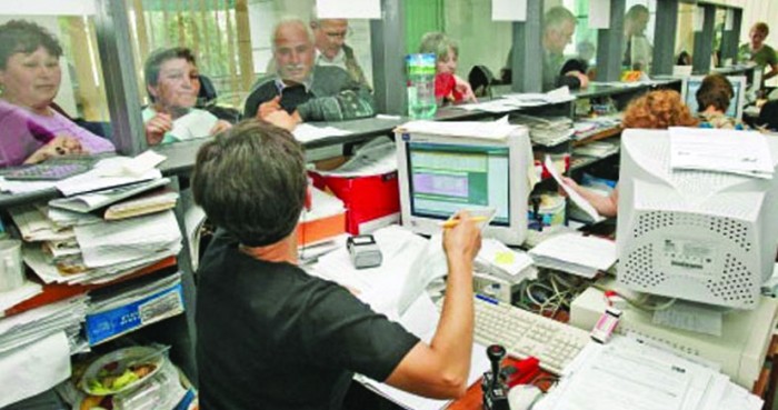 Se golesc instituțiile publice. Bugetarii vor lucra de acasă