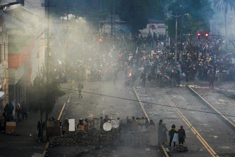 Și alții își bat joc de oameni! Țara care a redus prețul combustibililor cu 10 cenți, pe modelul România-50 de bani