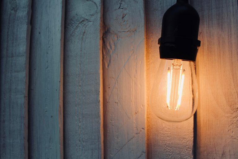 „Se stinge lumina”! Care e motivul pentru care australienilor li se cere să renunțe la electricitate două ore pe zi