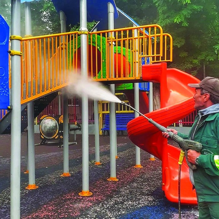 Totul Verde. a trecut la igienizarea parcurilor din Sectorul 4
