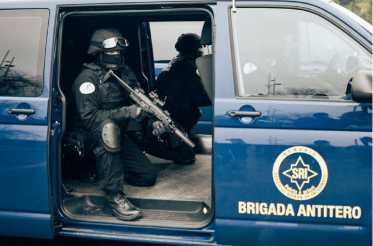 Alertă cu bombă în nordul Capitalei. Sute de oameni sunt evacuați / Specialiștii SRI sunt la fața locului