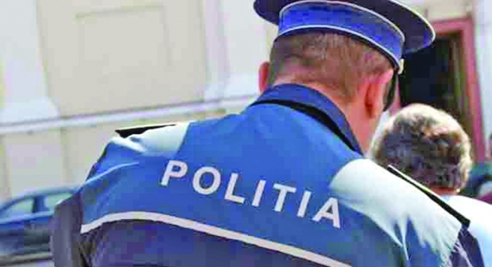 S-au tranșat afacerile la MAI. Băștile și cămășile polițiștilor, cumpărate la suprapreț