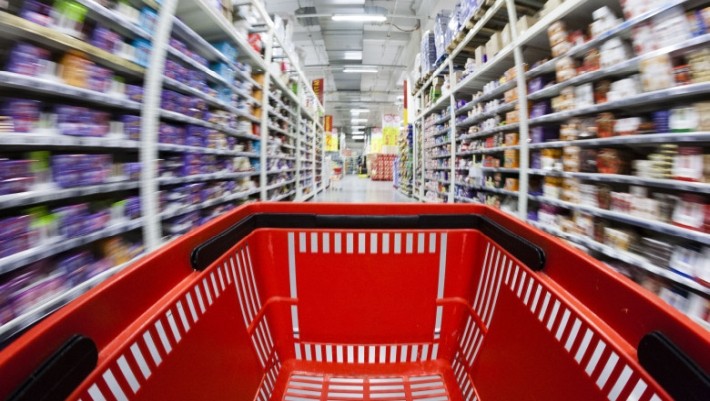 Nimeni nu coboară prețul mâncării! Impactul inflației alimentare