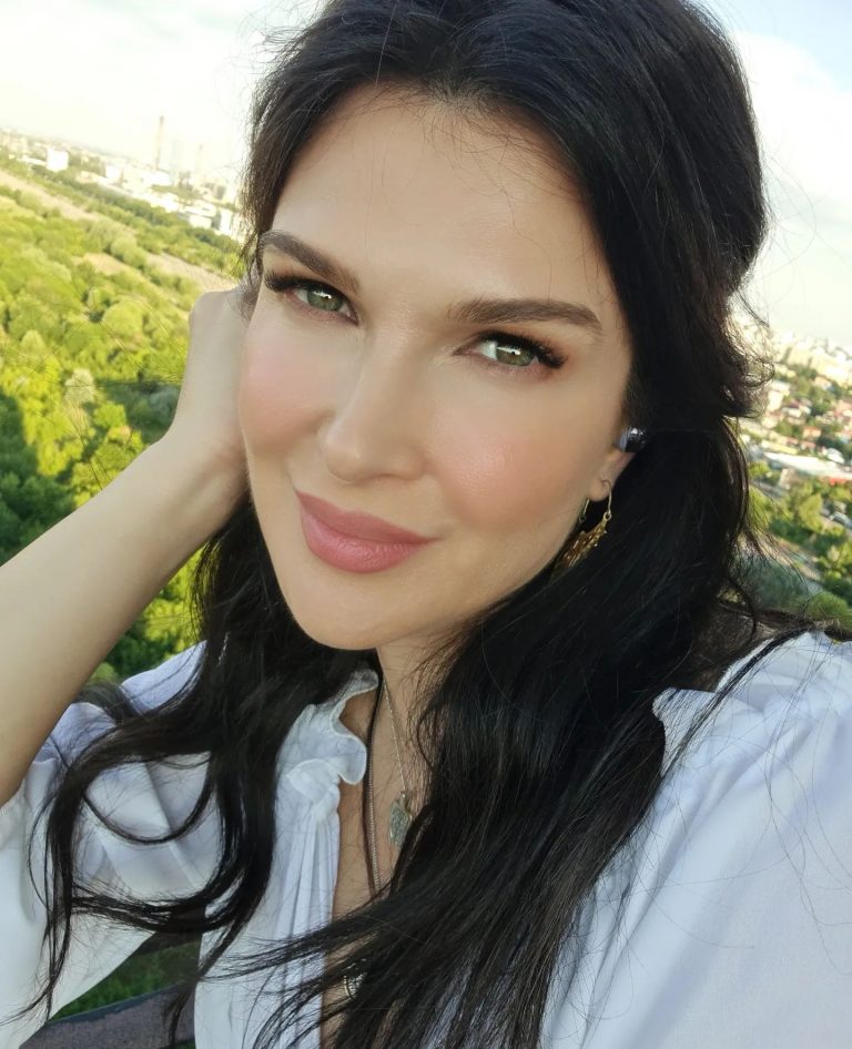 Monica Bîrlădeanu va prezenta „Splash! Vedete la apă”. Cu cine va face echipă!