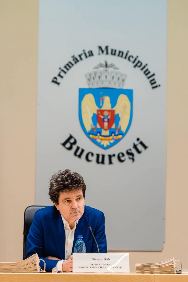 DEZASTRU! Bază sportivă inaugurată de Gabriela Firea, lăsată în paragină de Nicușor Dan!