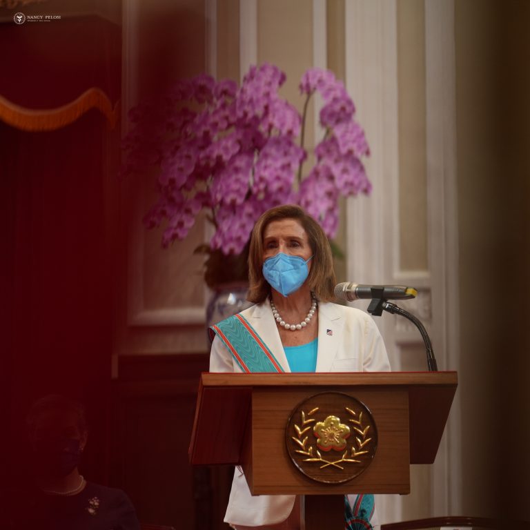 Beijingul o sancționează pe Nancy Pelosi, după recenta vizită în Taiwan