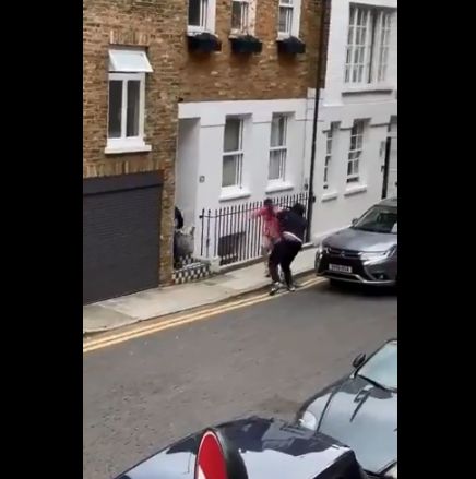 Țipete și imagini șocante în stradă, la Londra! Hoții nu mai au nicio frică – au dat atacul în plină zi! – VIDEO