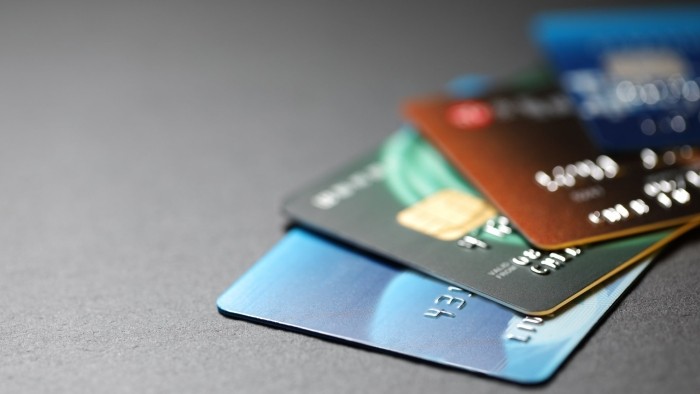 Recompensele cardurilor de credit nu sunt gratuite. Cumpărătorilor nu le pasă