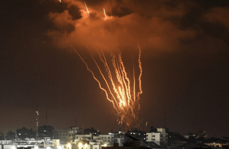 UPDATE. Negocierile pentru eliberarea prizonierilor au eşuat. Israel taie „ţeava cu combustibil” pentru Fâşia Gaza, chiar dacă Hamas eliberează ostaticii. Ce motive au invocat?