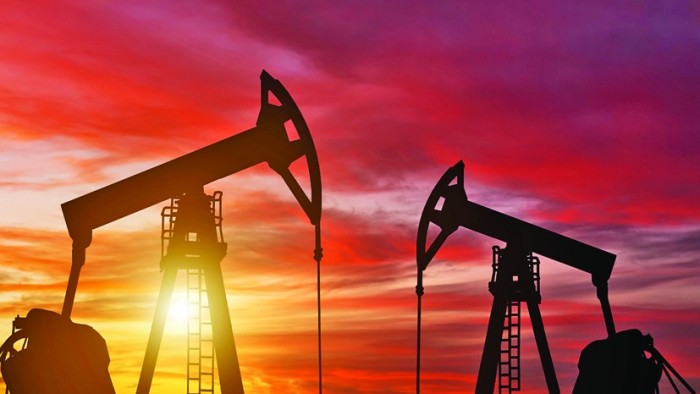 Cine a făcut să scadă prețul petrolului