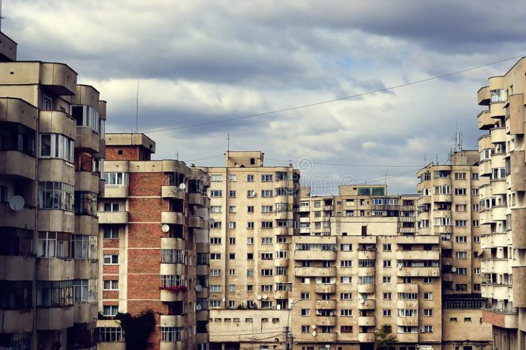 Trăim prost, cu sărăcia planton la ușă