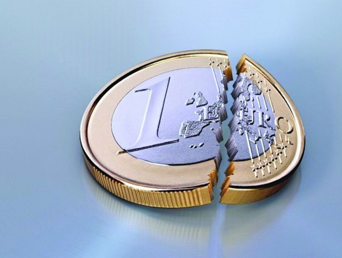 Trei împușcături în picior.UE poartă vina pentru prăbușirea euro!