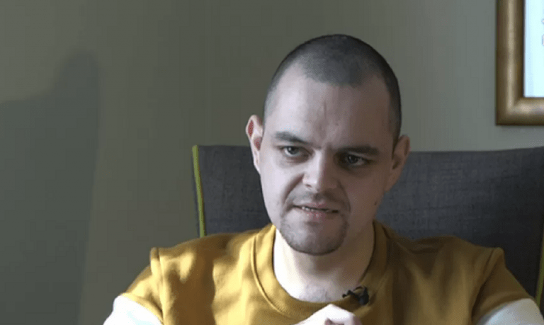 „Vrei o moarte rapidă sau una frumoasă?”. Mărturia unui britanic eliberat de Rusia/ „Eram tratat mai rău ca un câine”