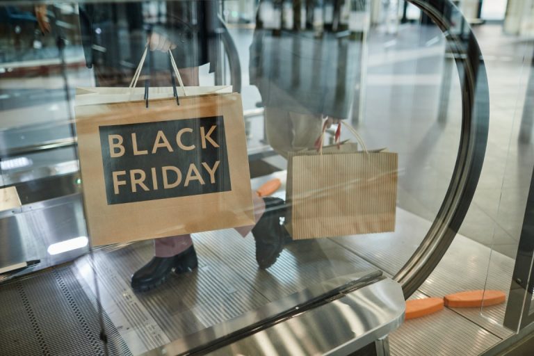 Cum pregatesc comerciantii perioada de Black Friday