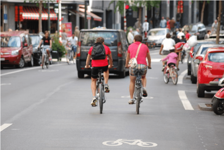Țara care interzice depășirea bicicletelor! „Dictatura” eco, aprobată de primărie