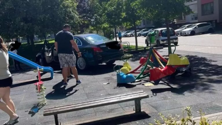 Momente de groază în Capitală! Copil rănit după ce o mașină a intrat în plin într-un loc de joacă!