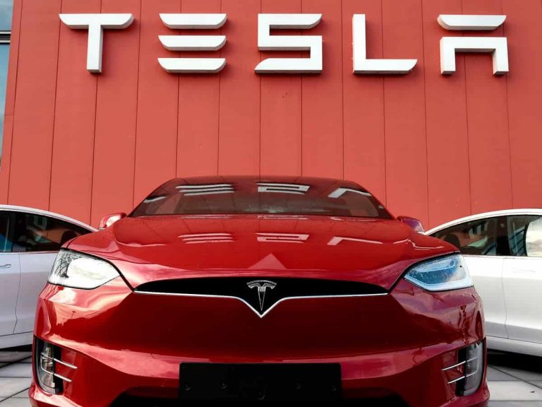 S-a aflat! Tesla recheamă peste un milion de mașini. Motivul