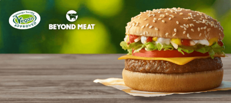 McDonald’s renunță la burgerul fără carne. Conservatorii americani taxează „fripturile” vegane